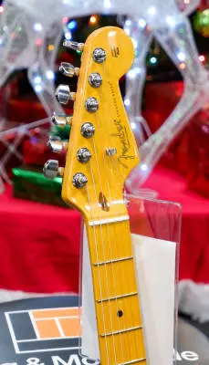 Fender - American Professional II Stratocaster HSS, Maple Fingerboard - Sienna Sunburst 2